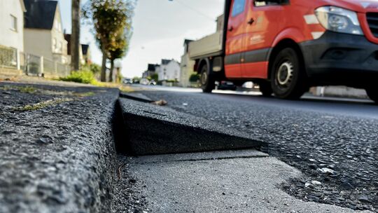 Bordsteinrampen erleichtern die Zufahrt zu einem Grundstück. Aus Sicht der Stadt Hadamar überwiegen allerdings die Nachteile: St Bordsteinrampen erleichtern die Zufahrt zu einem Grundstück. Aus Sicht der Stadt Hadamar überwiegen allerdings die Nachteile: St
