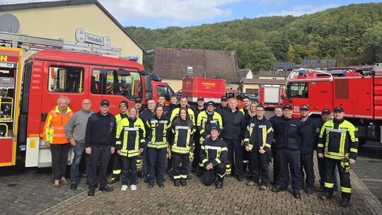Technik zum Anfassen: Zahlreiche Einsatzfahrzeuge boten den Besuchern des Tags der Freiwilligen Feuerwehr einen spannenden Einbl Technik zum Anfassen: Zahlreiche Einsatzfahrzeuge boten den Besuchern des Tags der Freiwilligen Feuerwehr einen spannenden Einbl
