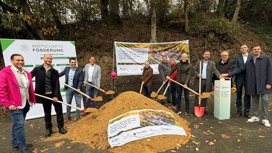In Walterschen – passend gewählt, weil ein kleiner Ort noch ohne schnelles Netz – fiel der Startschuss für den geförderten Glasf In Walterschen – passend gewählt, weil ein kleiner Ort noch ohne schnelles Netz – fiel der Startschuss für den geförderten Glasf