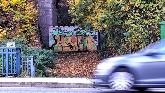 Mit der Eröffnung des Geisenberg-Tunnels kam die Schließung der Unterführung im Schläferweg. Mit der Eröffnung des Geisenberg-Tunnels kam die Schließung der Unterführung im Schläferweg.