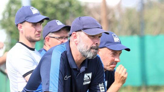 Trainer-Duo: Sascha Meeth (vorne) und Thomas Schwarz (rechts dahinter) coachen zusammen den TSV Schott Mainz – auch am Samstag i Trainer-Duo: Sascha Meeth (vorne) und Thomas Schwarz (rechts dahinter) coachen zusammen den TSV Schott Mainz – auch am Samstag i